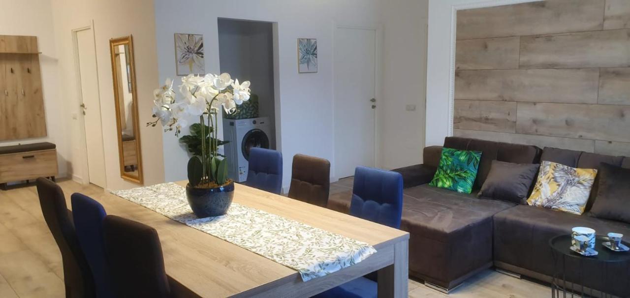 Viv Apartments 210 ฟลอเรชติ ภายนอก รูปภาพ