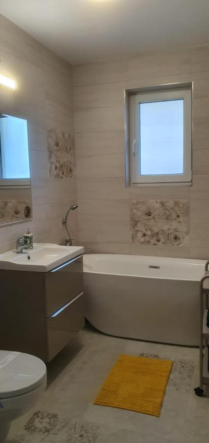 Viv Apartments 210 ฟลอเรชติ ภายนอก รูปภาพ
